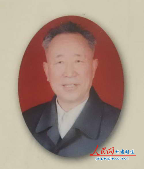 王友楠甘肅天水人,生于1933年,筆名老翼,中國(guó)書(shū)畫(huà)協(xié)會(huì)理事,主攻國(guó)畫(huà)人物。作品集“天水歷史人物畫(huà)傳”已由天水市文聯(lián)出版。