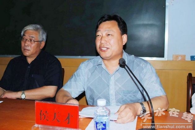 nEO_IMG_甘肅天麟房地產(chǎn)開(kāi)發(fā)有限公司董事長(zhǎng)侯天才在會(huì)上講話(huà).jpg