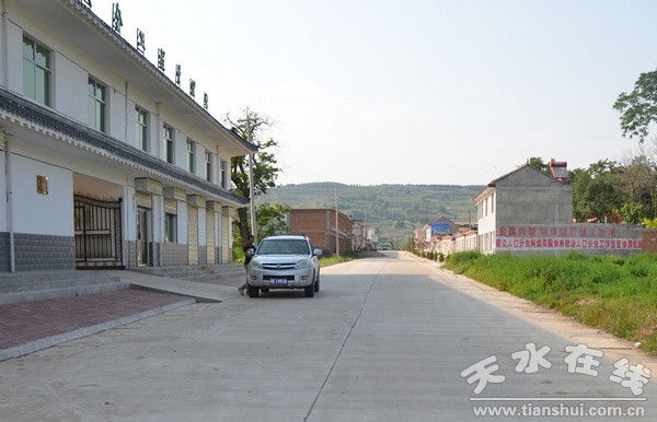 干凈整潔的小城鎮(zhèn).jpg