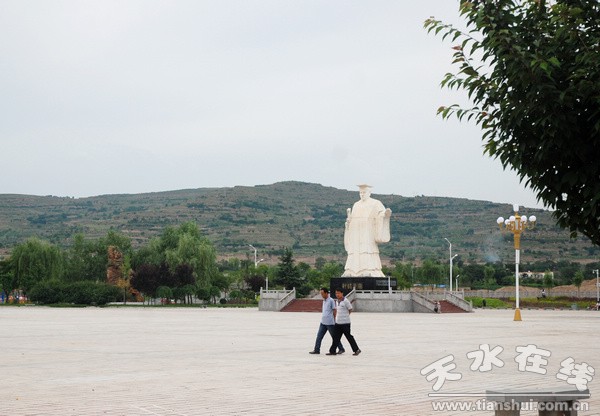 干凈整潔的廣場(chǎng).jpg