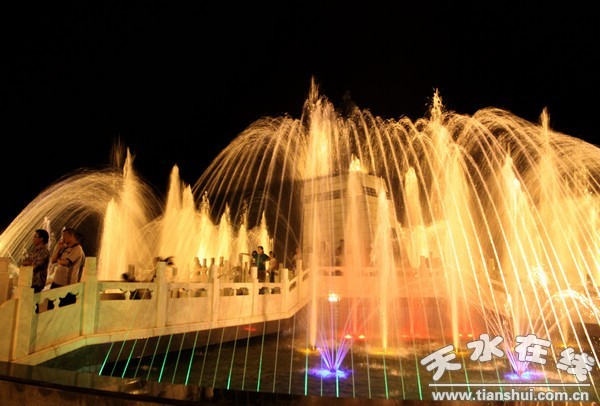 充國(guó)廣場(chǎng)夜景 (1).jpg