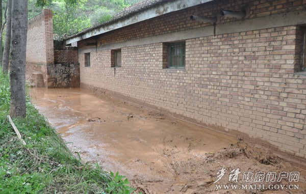 琥珀中學(xué)受災(zāi)現(xiàn)場 琥珀中學(xué)受災(zāi)現(xiàn)場