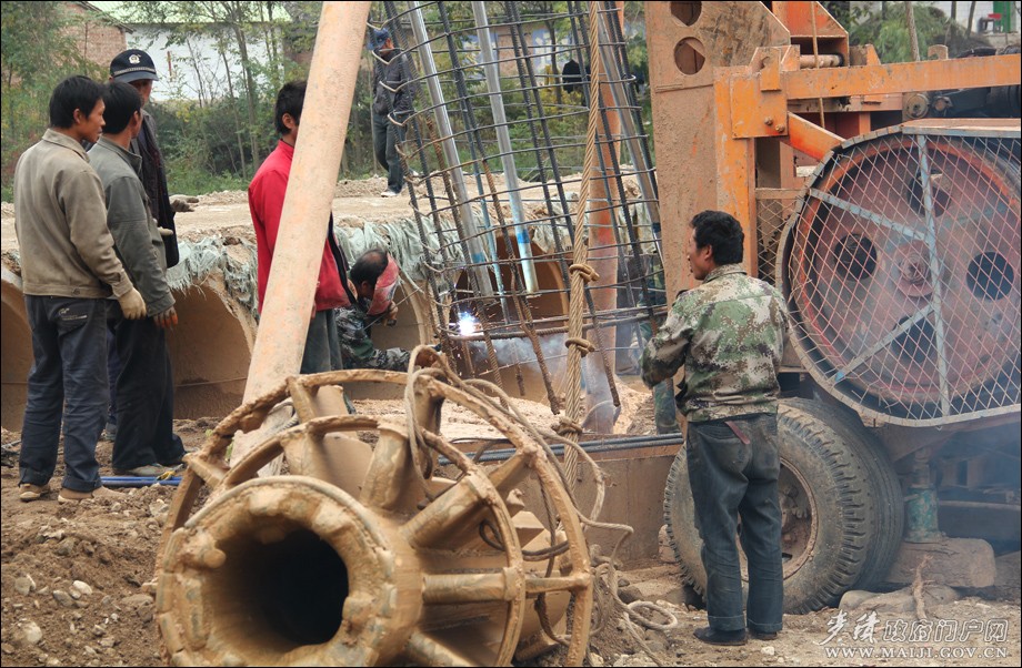 06正在施工的元溫公路穎川河橋.jpg