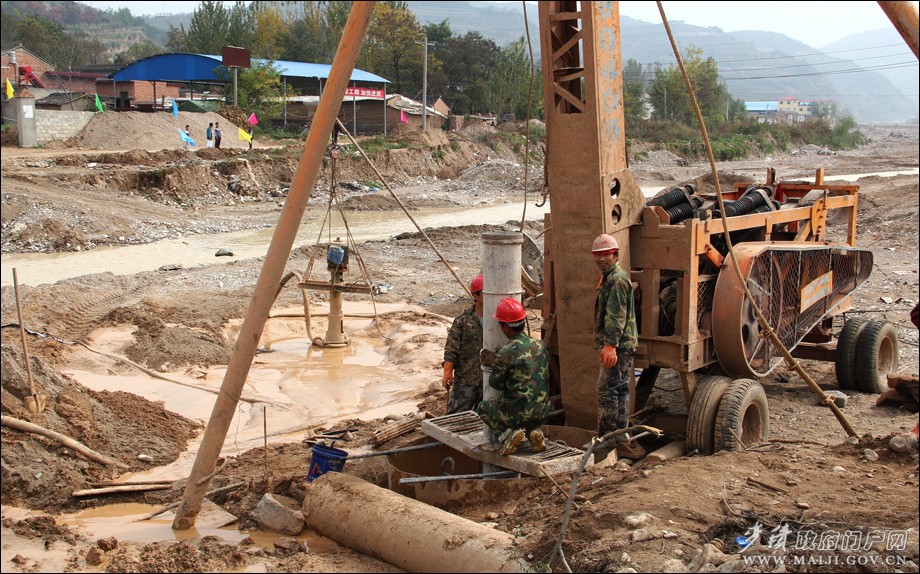 08正在施工的元溫公路穎川河橋.jpg