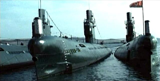 朝鮮罕見曝光潛艇基地 金正恩示范手槍射擊(圖)