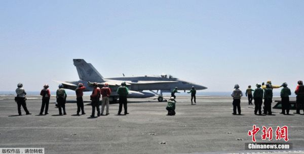 資料圖:美軍空襲伊拉克極端組織,出動(dòng)超級(jí)大黃蜂。