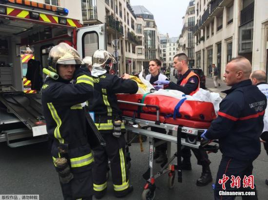 巴黎雜志社襲擊事件致12人亡 多國(guó)領(lǐng)導(dǎo)人譴責(zé)