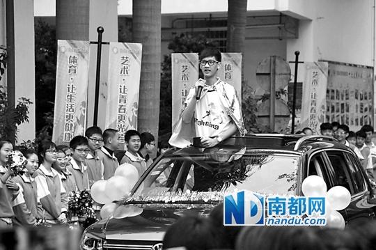 珠海一中學中考誓師像“閱兵” 網(wǎng)友直呼震撼(圖)