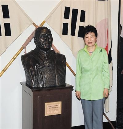 外國(guó)政要看完閱兵都去哪兒:潘基文逛趵突泉