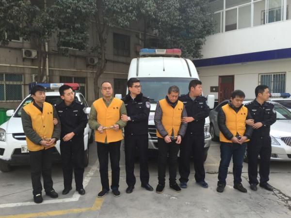 4名假記者進(jìn)公安局行騙現(xiàn)場(chǎng):呵斥民警不要插嘴