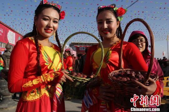 新疆紅棗進(jìn)入采摘季“策勒紅棗”20顆競(jìng)賣(mài)8500元