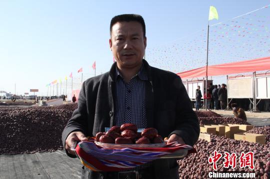新疆紅棗進(jìn)入采摘季“策勒紅棗”20顆競(jìng)賣(mài)8500元