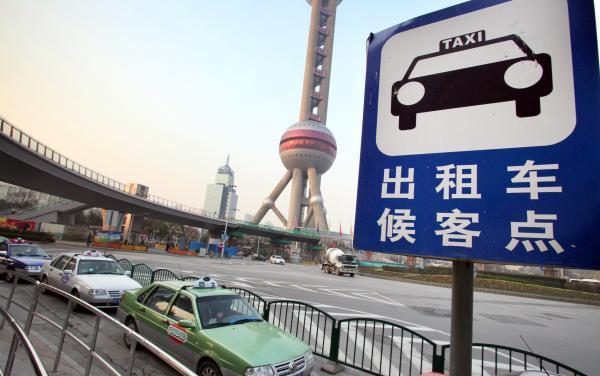 上海交通整治有訣竅:見(jiàn)到違法都查 軍用技術(shù)上陣